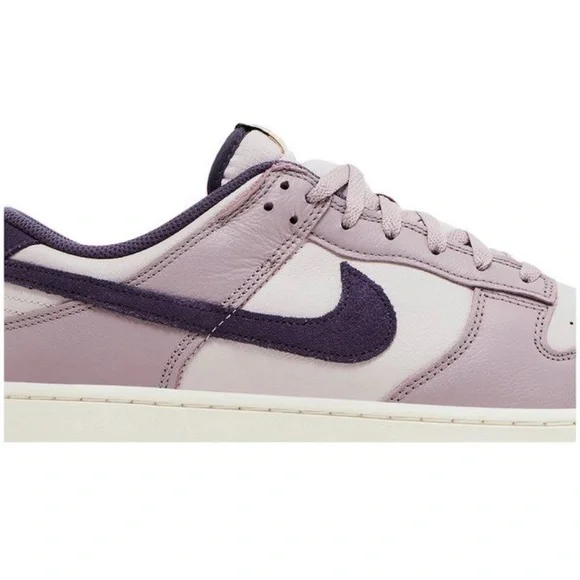 Nike DUNK LOW SE
"LIGHT VIOLET ORE" - Picture 2 of 7